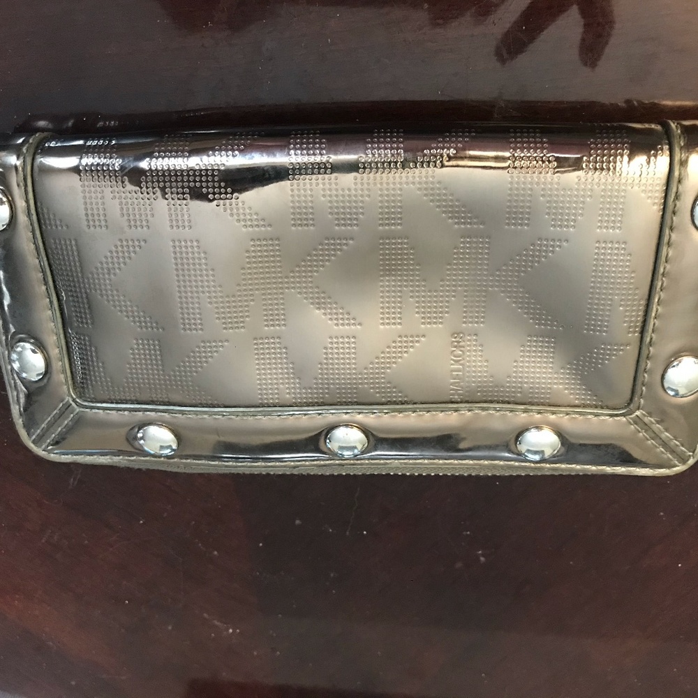 Michael Kors Large Wallet Silver Zipper Like New